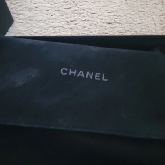 Chanel velvet bag - Picture 5 of 10